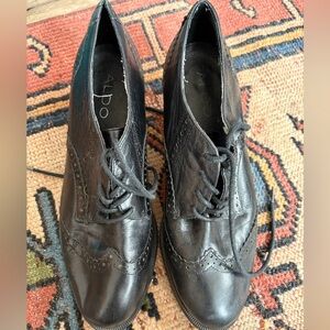 EUC Aldo leather heeled loafers, size 9